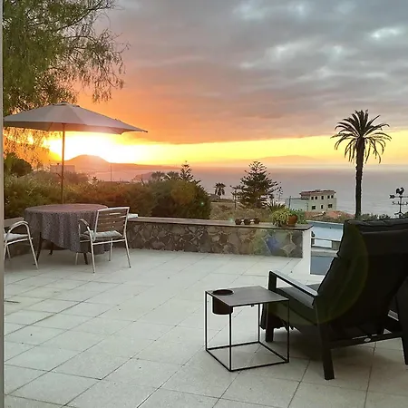 Tres Palmeras Villa
