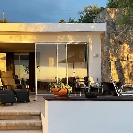 Tres Palmeras Villa